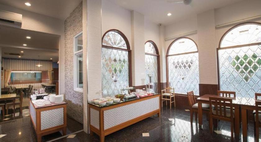 Nartsiri Hotel Убон Ратчатани Екстериор снимка